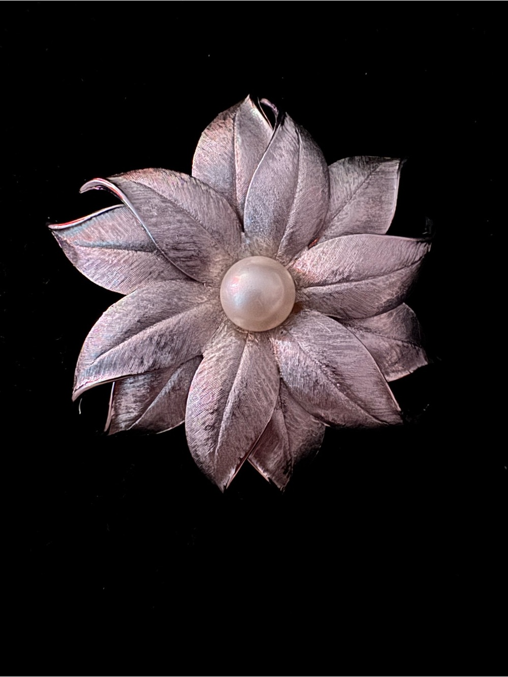 VINTAGE FLOWER BROOCH WITH PEARL ACCENT